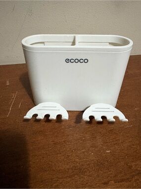 Ecoco White Plastic Wall Mounted Toothbrush Holder for Bathroom